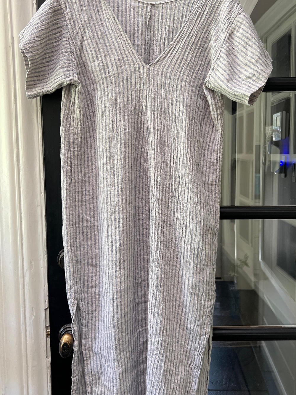 esby Apparel Neutral Striped V-Neck Linen Caftan. Navy/White